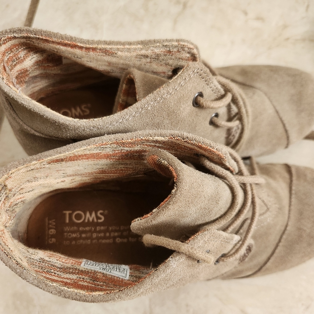 Tom's ankle wedges